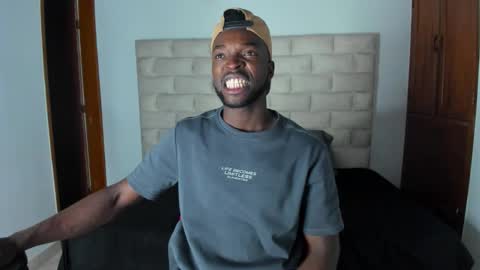 Snapshot of dylantaylor_1 chatting on 11-06-25, 11:55 Dylan Taylor online show from 11-06-25, 11:55