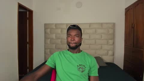 Snapshot of dylantaylor_1 chatting on 11-18-25, 12:20 Dylan Taylor online show from 11-18-25, 12:20