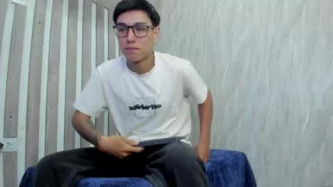 Snapshot of dylanxscot chatting on 05-21-26, 12:12 dylanxscot online show from 05-21-26, 12:12