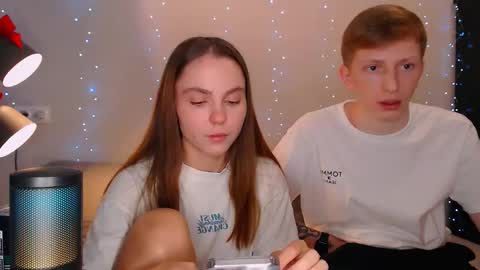 Snapshot of dyrinda chatting on 12-17-24, 07:18 Julia and Dima online show from 12-17-24, 07:18