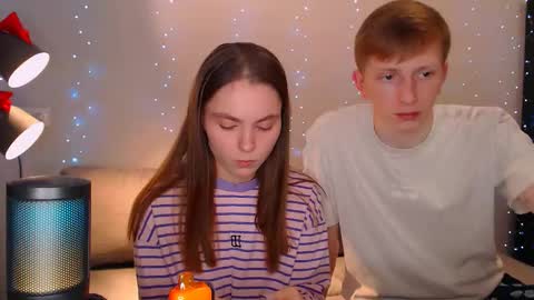 Snapshot of dyrinda chatting on 12-22-24, 07:52 Julia and Dima online show from 12-22-24, 07:52