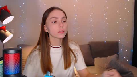 Snapshot of dyrinda chatting on 01-22-25, 07:56 Julia and Dima online show from 01-22-25, 07:56