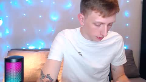 Snapshot of dyrinda chatting on 09-11-25, 11:27 Julia and Dima online show from 09-11-25, 11:27