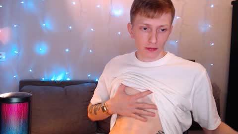 Snapshot of dyrinda chatting on 09-21-25, 01:29 Julia and Dima online show from 09-21-25, 01:29