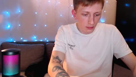 Snapshot of dyrinda chatting on 09-30-25, 09:42 Julia and Dima online show from 09-30-25, 09:42