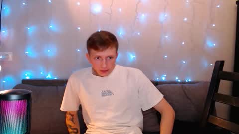 Snapshot of dyrinda chatting on 10-06-25, 01:25 Julia and Dima online show from 10-06-25, 01:25