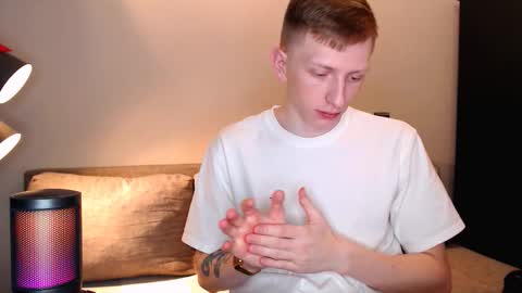 Snapshot of dyrinda chatting on 10-23-25, 09:02 Julia and Dima online show from 10-23-25, 09:02