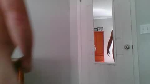 Snapshot of e3smith chatting on 09-21-25, 02:40 e3smith online show from 09-21-25, 02:40