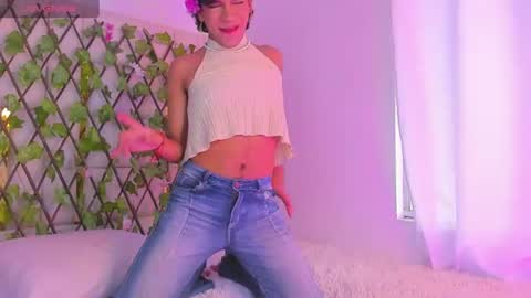 Snapshot of e_r_o_s_ chatting on 06-18-26, 12:20 John online show from 06-18-26, 12:20