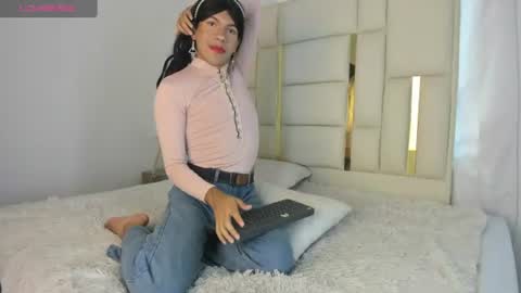 Snapshot of e_r_o_s_ chatting on 07-17-26, 12:01 John online show from 07-17-26, 12:01