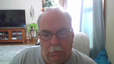 Snapshot of earl52 chatting on 12-03-24, 06:06 earl52 online show from 12-03-24, 06:06