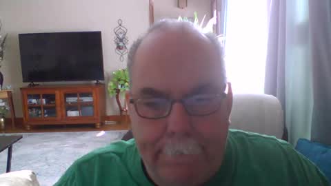Snapshot of earl52 chatting on 01-26-25, 05:23 earl52 online show from 01-26-25, 05:23