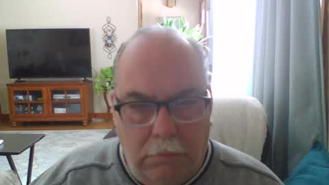 Snapshot of earl52 chatting on 02-17-25, 03:31 earl52 online show from 02-17-25, 03:31