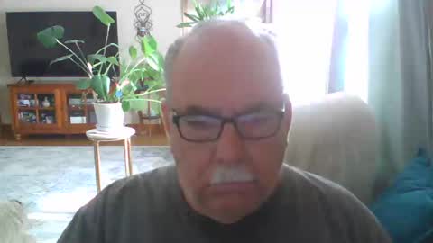 Snapshot of earl52 chatting on 09-11-25, 07:14 earl52 online show from 09-11-25, 07:14