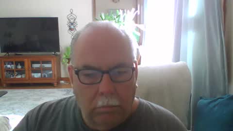 Snapshot of earl52 chatting on 10-01-25, 06:58 earl52 online show from 10-01-25, 06:58