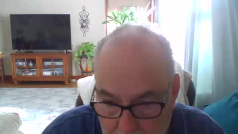 Snapshot of earl52 chatting on 10-15-25, 07:47 earl52 online show from 10-15-25, 07:47