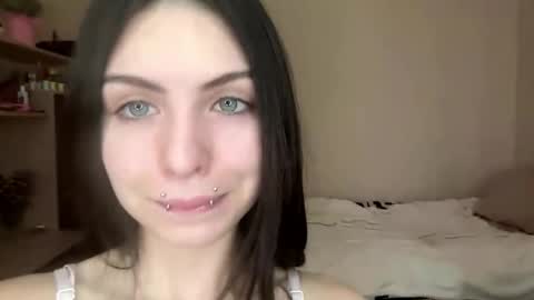 Emma online show from 04-17-26, 05:43