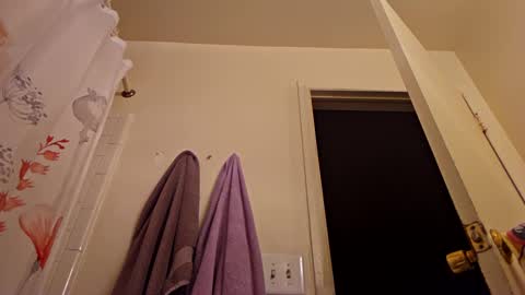 Snapshot of easybreeze69 chatting on 02-21-25, 11:01 easybreezy69 online show from 02-21-25, 11:01