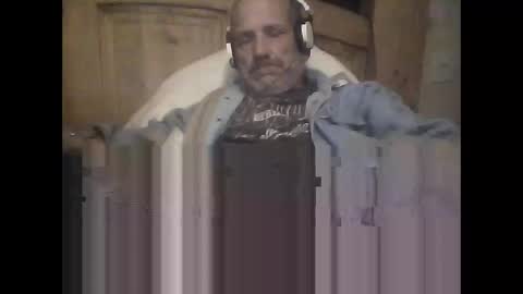 Snapshot of easye4015 chatting on 01-18-25, 10:17 Easye online show from 01-18-25, 10:17