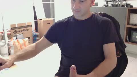 Snapshot of easystyle1 chatting on 11-15-25, 09:21 Andrew online show from 11-15-25, 09:21