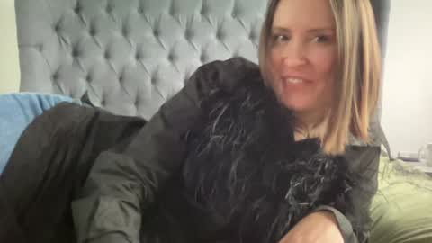 Snapshot of eatmypie69 chatting on 12-05-24, 12:55 Nadia Ferreira  online show from 12-05-24, 12:55