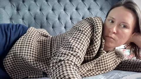 Snapshot of eatmypie69 chatting on 09-11-25, 09:20 Nadia Ferreira  online show from 09-11-25, 09:20