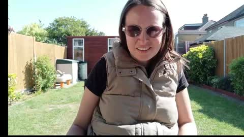 Nadia Ferreira  online show from 04-27-26, 09:18