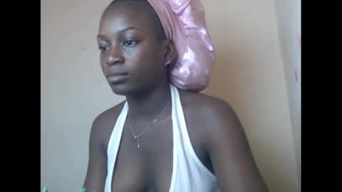 Snapshot of eatuupx chatting on 01-06-25, 10:35 eatuupx online show from 01-06-25, 10:35