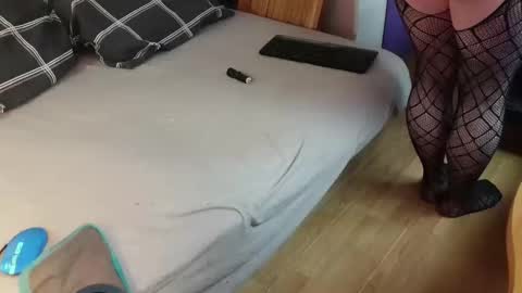 shy yoong cross online show from 12-02-25, 09:25