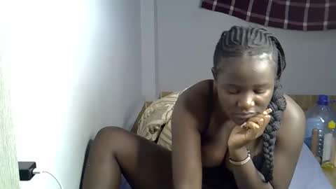 Queen online show from 04-24-26, 05:59