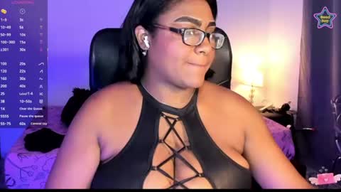 Snapshot of ebony__queen2 chatting on 06-12-26, 08:19 ebony__queen2 online show from 06-12-26, 08:19