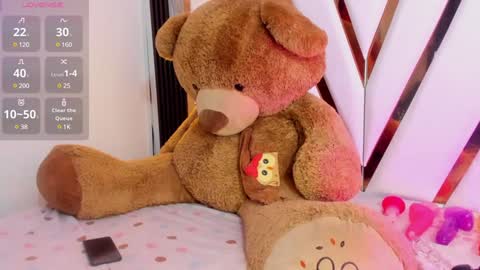 Luci  online show from 12-20-24, 01:47