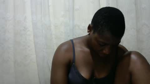ebony_candy1998 online show from 10-22-25, 07:57