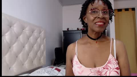 Snapshot of ebony_m1lf chatting on 05-17-26, 04:32 judy online show from 05-17-26, 04:32
