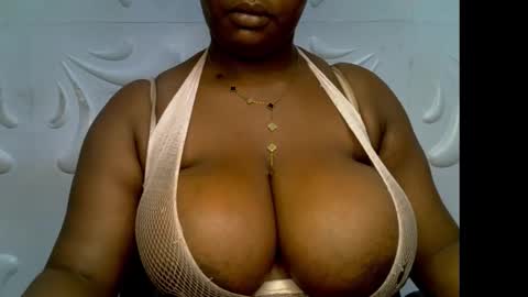 Snapshot of ebony_plumx12 chatting on 11-30-25, 08:51 Prisy online show from 11-30-25, 08:51