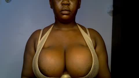 Snapshot of ebony_plumx12 chatting on 12-16-25, 06:46 Prisy online show from 12-16-25, 06:46