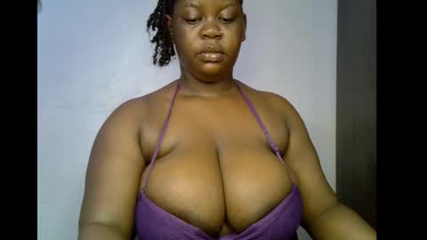 Snapshot of ebony_plumx12 chatting on 12-23-25, 09:18 Prisy online show from 12-23-25, 09:18