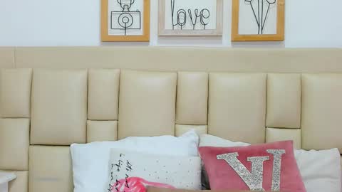 Ludovica online show from 11-18-25, 03:34