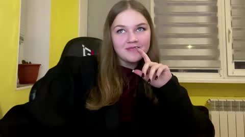 Snapshot of edahucks chatting on 02-20-26, 02:28 Mia online show from 02-20-26, 02:28