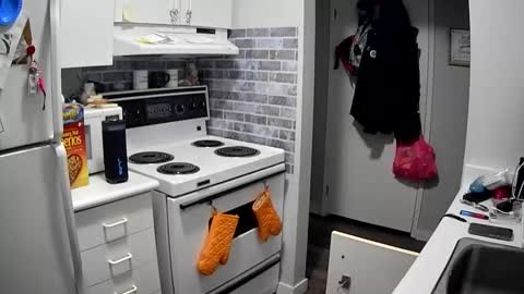 Snapshot of edgeofinsanity13 chatting on 03-04-26, 05:30 Angel online show from 03-04-26, 05:30