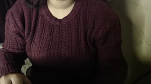 Snapshot of edin_rose chatting on 12-17-25, 12:38 Edin online show from 12-17-25, 12:38