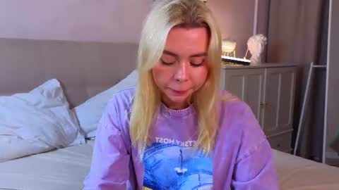 Snapshot of edithreynolds chatting on 06-15-26, 08:44 Bella3 online show from 06-15-26, 08:44