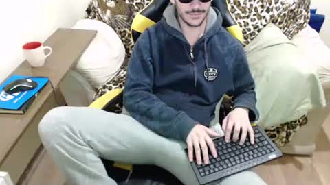 Snapshot of eduardobrain7 chatting on 10-11-25, 12:21 eduardobrain7 online show from 10-11-25, 12:21