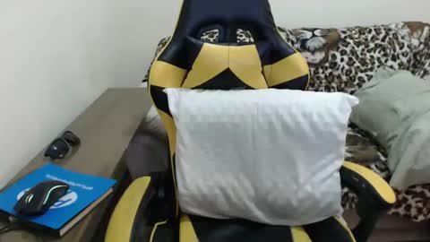 Snapshot of eduardobrain7 chatting on 10-19-25, 04:46 eduardobrain7 online show from 10-19-25, 04:46