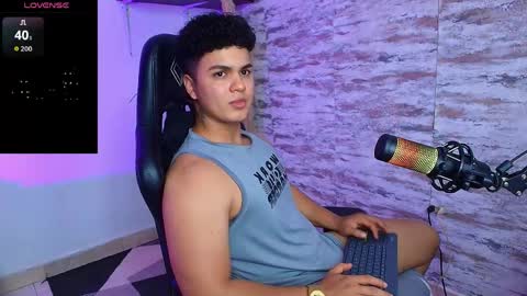 Snapshot of edward__clarck chatting on 04-12-26, 03:00 EDWARD CLARCK online show from 04-12-26, 03:00