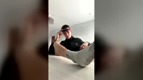 Snapshot of edward_secret chatting on 02-08-26, 11:24 edward_secret online show from 02-08-26, 11:24