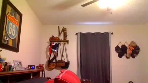 Snapshot of edwins777 chatting on 12-30-24, 08:15 Nicky789 online show from 12-30-24, 08:15