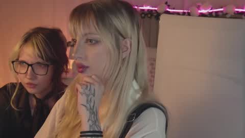 EVA NON NUDE online show from 04-19-26, 04:17