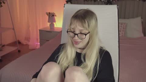 EVA NON NUDE online show from 04-25-26, 06:49