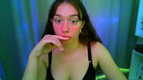 Snapshot of effie_balconii chatting on 06-21-26, 02:41 effie_balconii online show from 06-21-26, 02:41